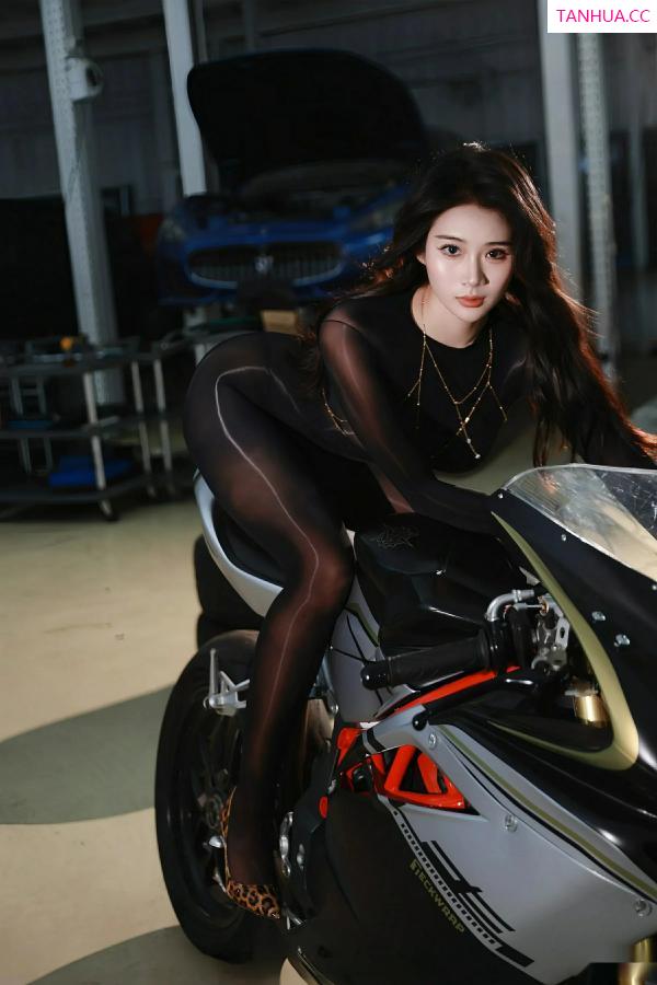   [XiuRen]高清写真图 2025.09.19 No.10788 南乔 连体丝袜第19张图片